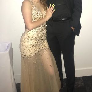 Prom dress, amazing just too smal! need gone asap